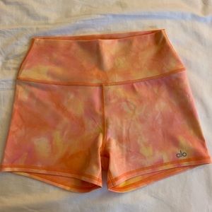 Alo Airbrush shorts. Size: M. Inseam: 4in. High waist